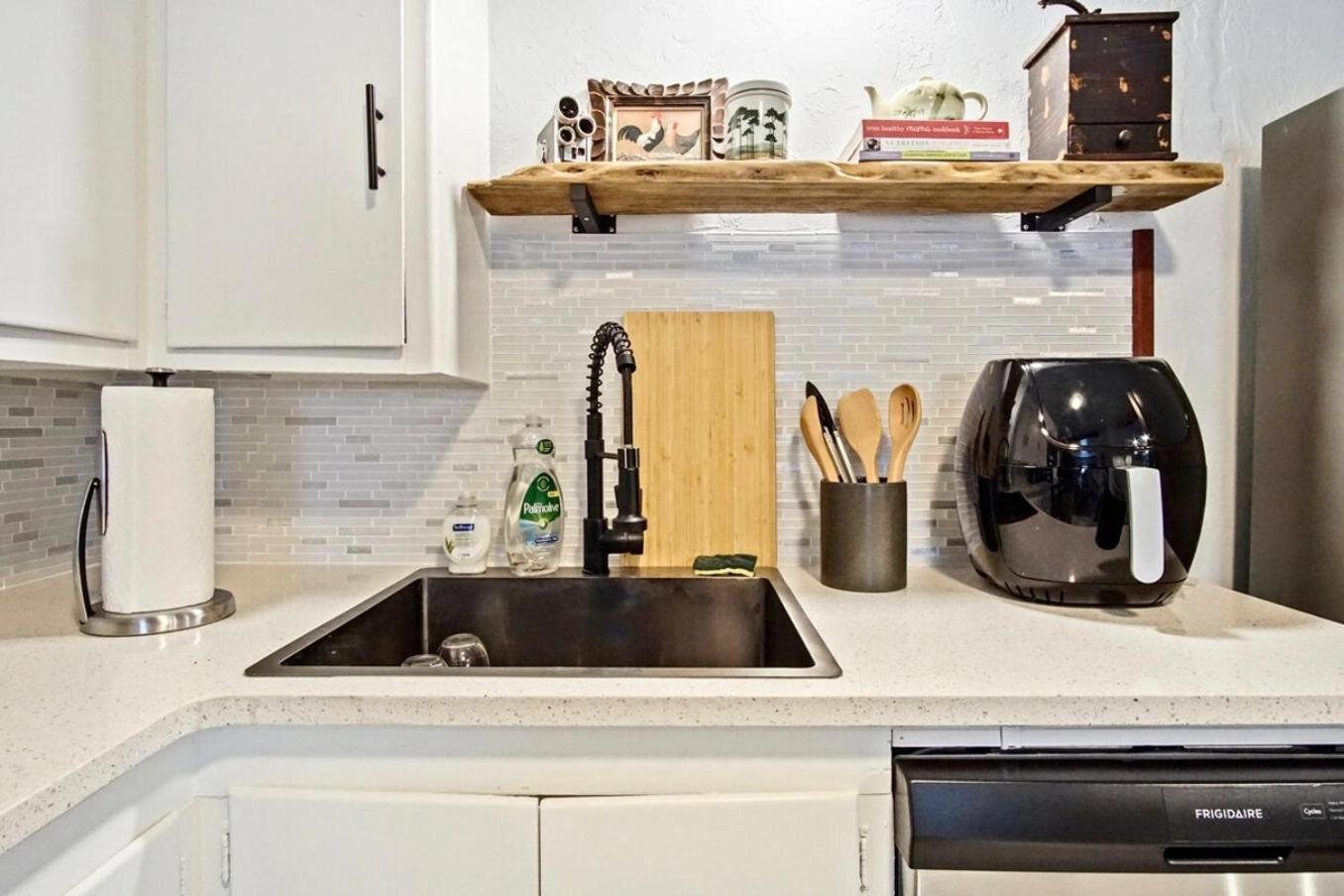Spacious 3br Family Haven Near Plaza District #c1