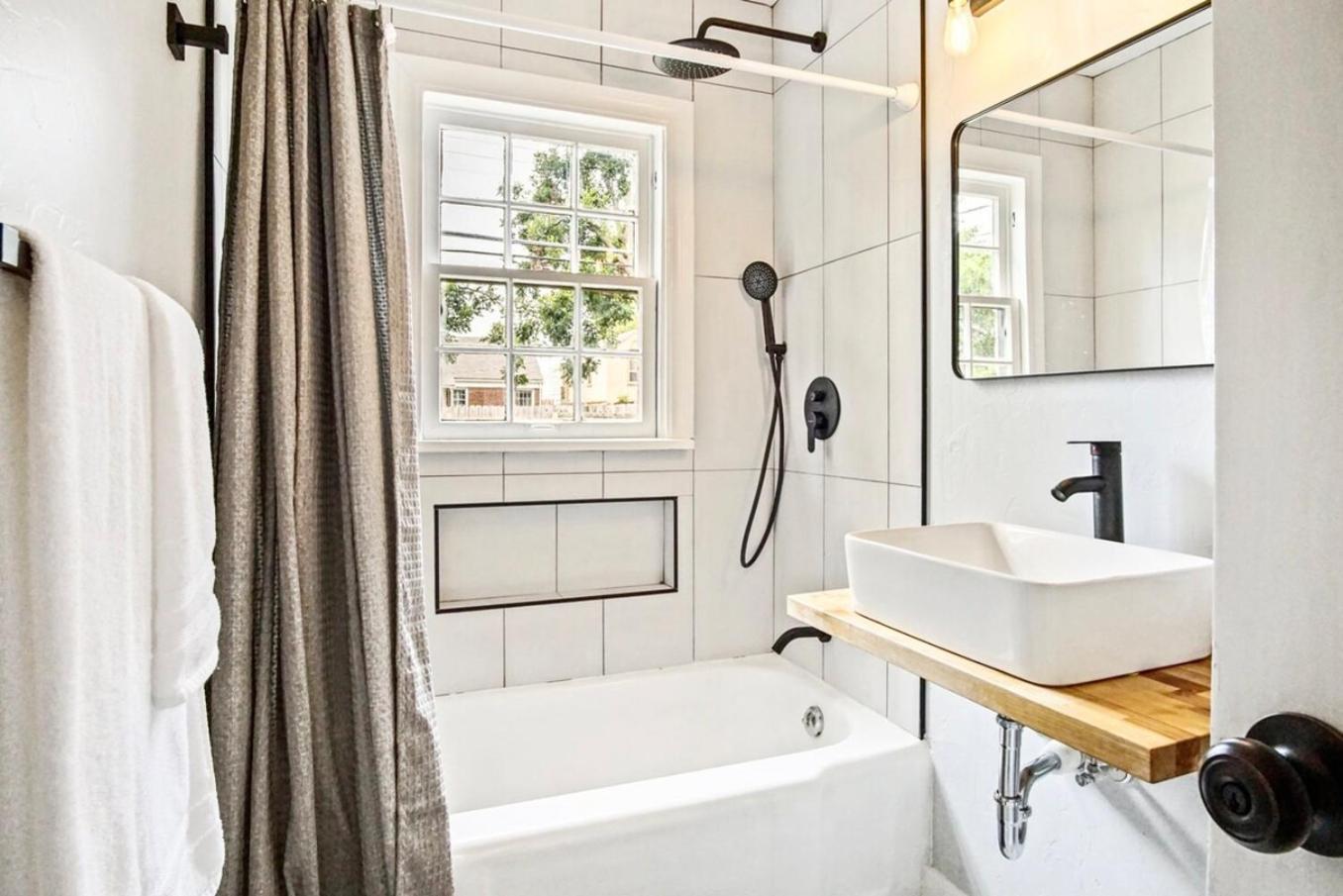 Spacious 3br Family Haven Near Plaza District #c1