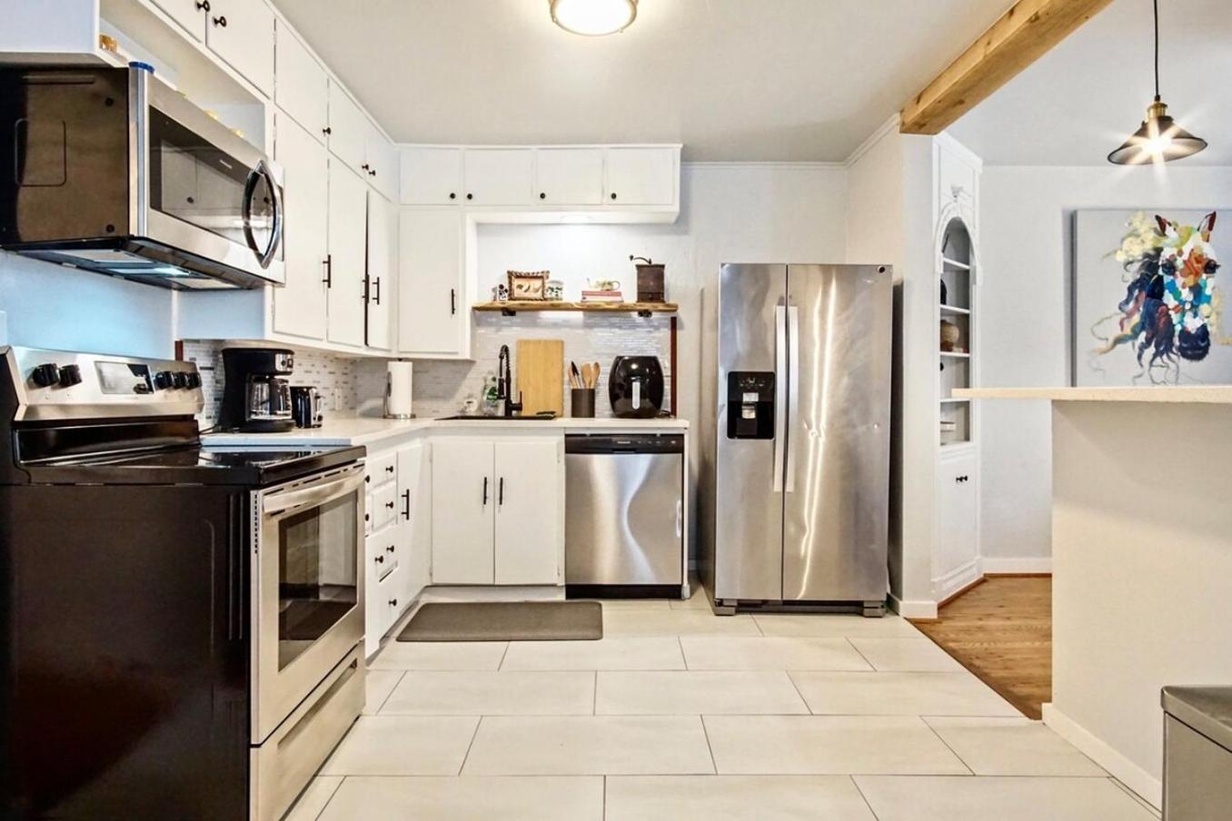 Spacious 3br Family Haven Near Plaza District #c1 Hébergement de vacances